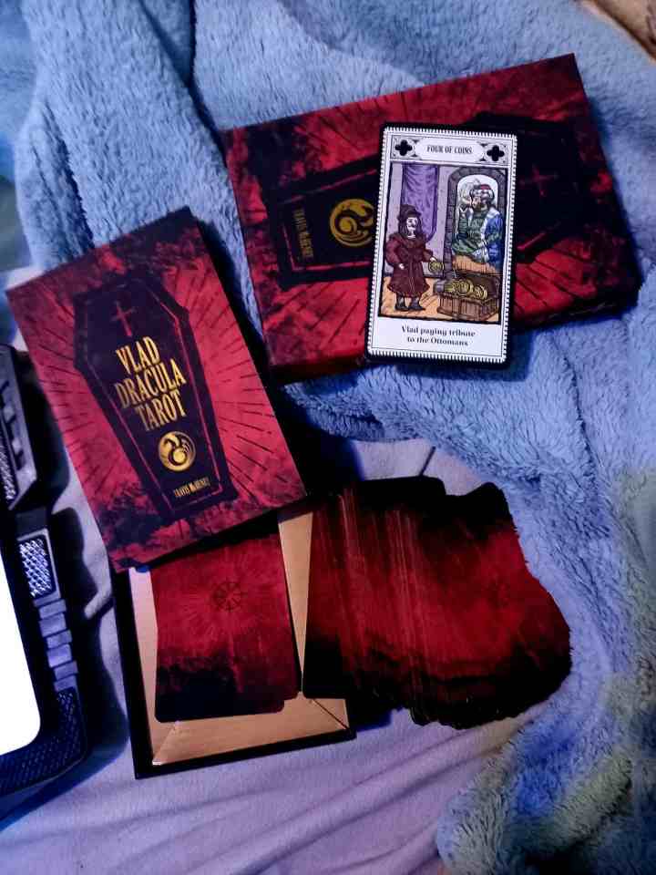 Hôpital Saint-Jérôme & Vlad Dracula Tarot